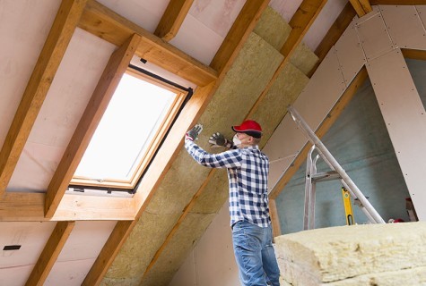 Fitting Insulation In The Loft